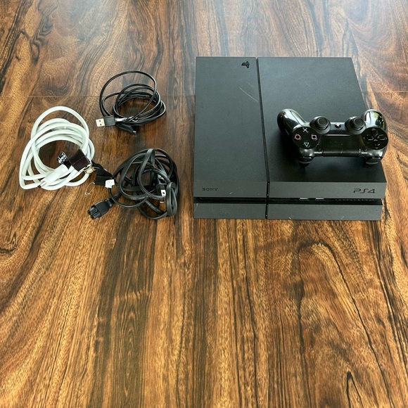 PlayStation 4 Console 500 GB - Picture 2 of 3